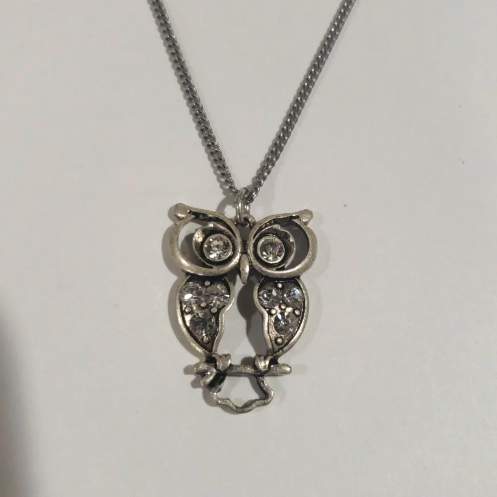 Elegant Silver Tone Shiny Crystal Owl Pendant Necklace - Women's Fashion Jewelry